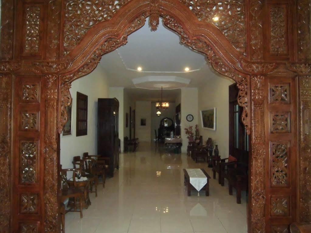 Griya Putri Dewi Guesthouse Джок'якарта Екстер'єр фото
